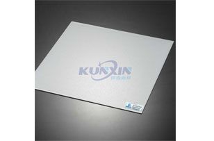 What are the precautions for the use of light guides and diffusion sheets in LCD liquid crystal displays?